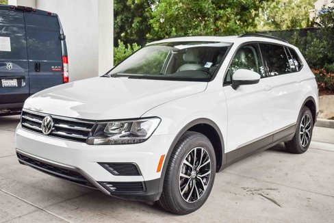 Used 2021 Volkswagen Tiguan SE w/ Panoramic Sunroof Package image 3