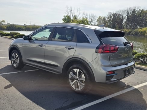 Used 2022 Kia Niro EX image 10