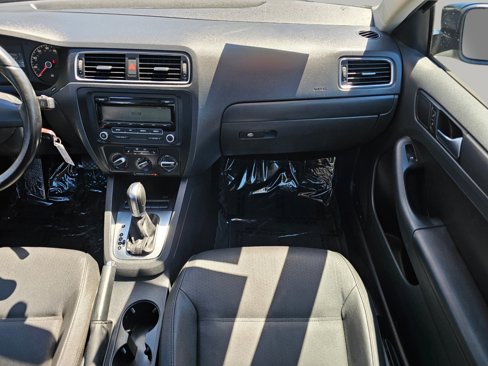 Used 2011 Volkswagen Jetta SE image 4