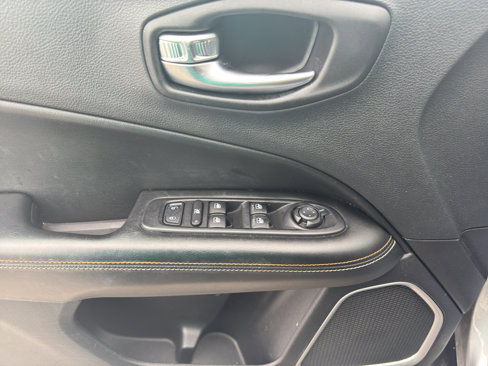 Used 2019 Jeep Compass Latitude image 15