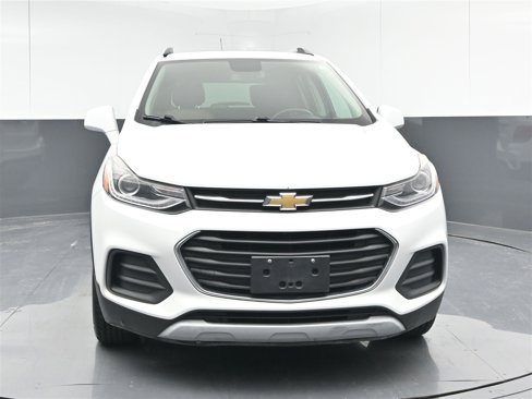 Used 2017 Chevrolet Trax LT w/ Sun & Sound Package image 2