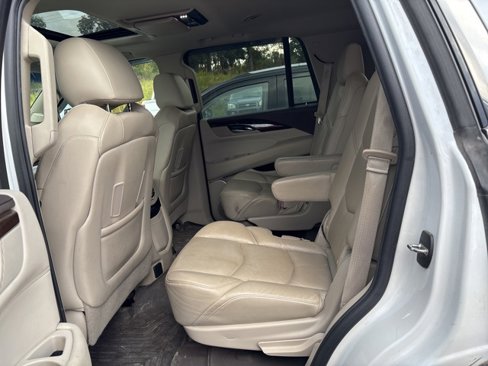 Used 2016 Cadillac Escalade Luxury image 5