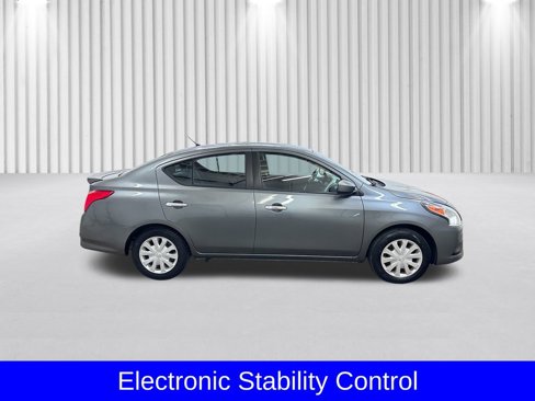 Used 2018 Nissan Versa SV image 5
