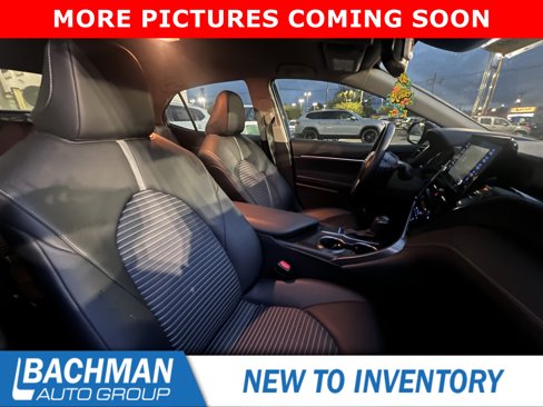 Used 2023 Toyota Camry SE image 3