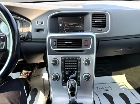 Used 2018 Volvo S60 T5 Inscription Platinum image 21