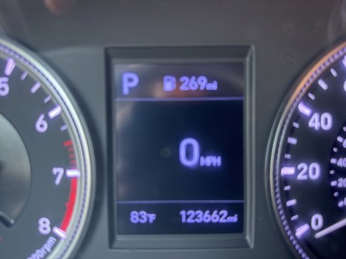 Used 2019 Hyundai Santa Fe SE image 11
