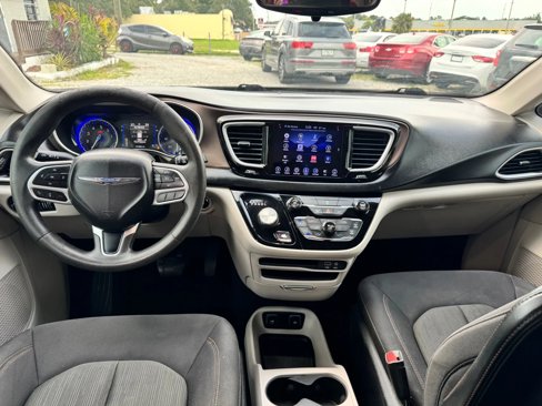 Used 2017 Chrysler Pacifica Touring image 15