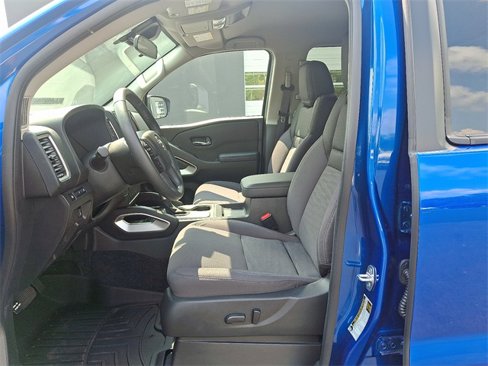 Used 2024 Nissan Frontier SV w/ SV Convenience Package image 16