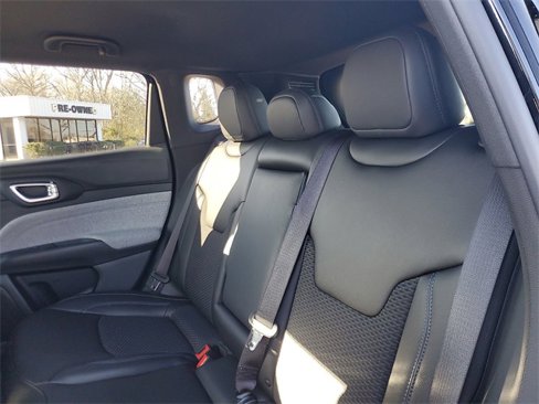 New 2025 Jeep Compass Latitude image 9