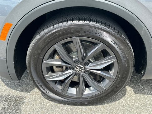 Used 2022 Volkswagen Tiguan SE image 8