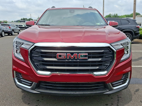 Certified 2022 GMC Terrain SLE w/ Driver Convenience Package image 2