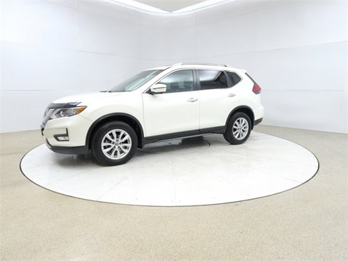 Used 2017 Nissan Rogue SV image 3