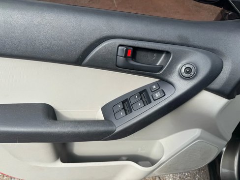 Used 2010 Kia Forte EX image 16
