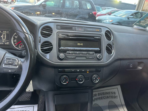 Used 2014 Volkswagen Tiguan S image 14