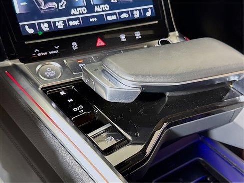 Used 2019 Audi e-tron Prestige w/ Prestige Package image 15