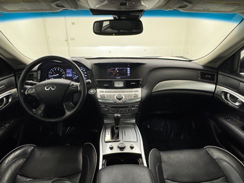 Used 2019 INFINITI Q70 Luxe image 17