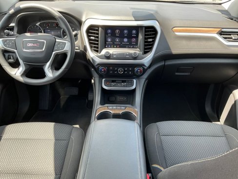 Used 2023 GMC Acadia SLE w/ Driver Convenience Package image 3