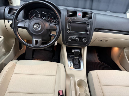 Used 2010 Volkswagen Jetta SEL image 13