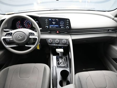 Used 2022 Hyundai Elantra SE image 25