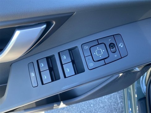 New 2025 Kia Niro EX Touring image 13