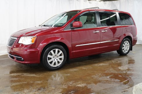 Used 2016 Chrysler Town & Country Touring w/ Driver Convenience Group image 8