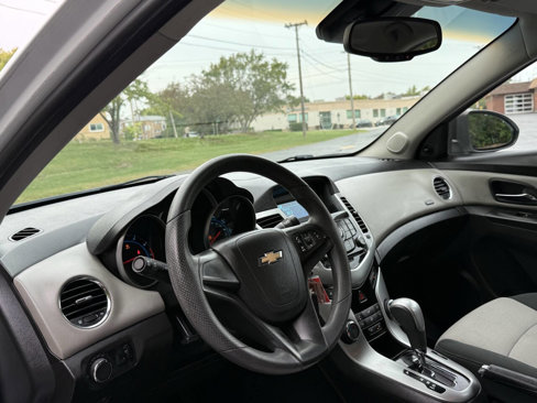 Used 2011 Chevrolet Cruze LS w/ Connectivity Package image 13