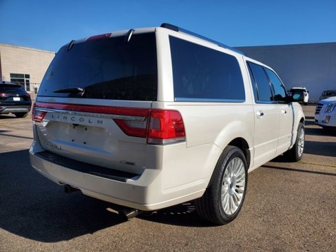 Used 2015 Lincoln Navigator L 4WD image 4