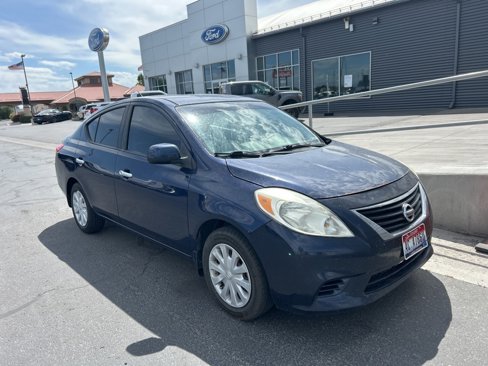 Used 2012 Nissan Versa SV image 1