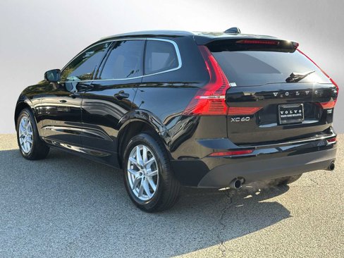 Used 2021 Volvo XC60 T5 Momentum w/ Premium Package image 5