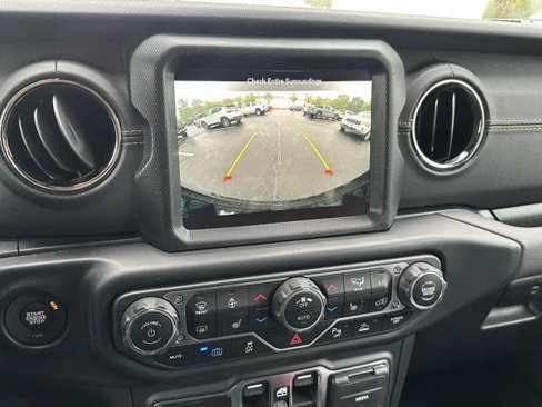 Used 2021 Jeep Wrangler Unlimited Sahara image 30