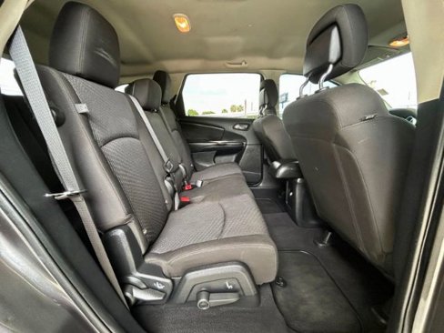Used 2018 Dodge Journey SE image 9