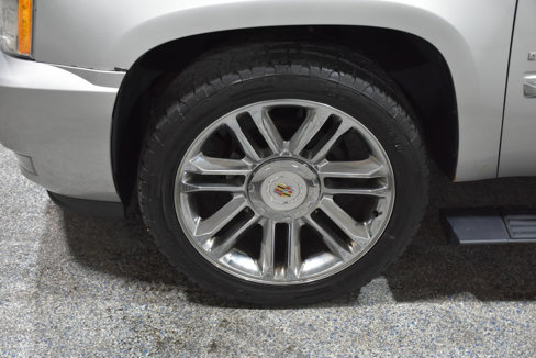 Used 2011 Cadillac Escalade ESV Premium image 15