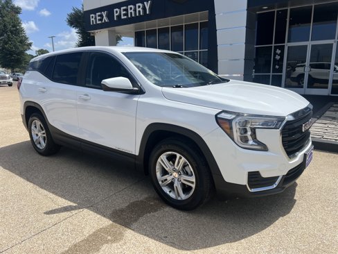 Used 2024 GMC Terrain SLE image 2