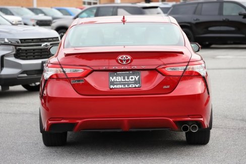 Used 2020 Toyota Camry SE image 3