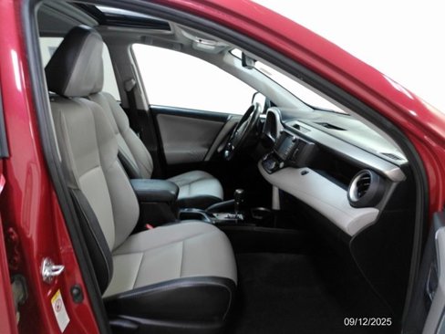 Used 2016 Toyota RAV4 Limited image 27