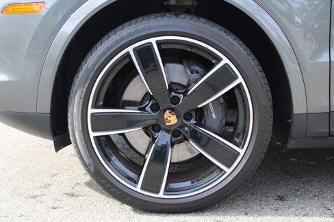 Used 2023 Porsche Cayenne image 16