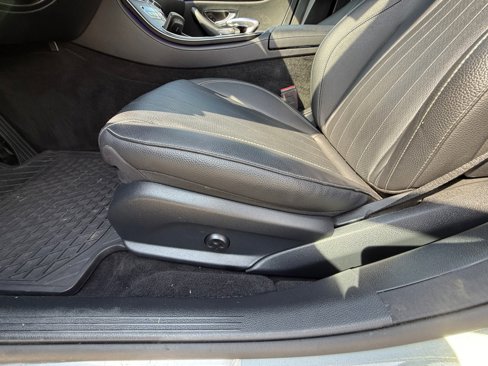 Used 2019 Mercedes-Benz E 300 image 34