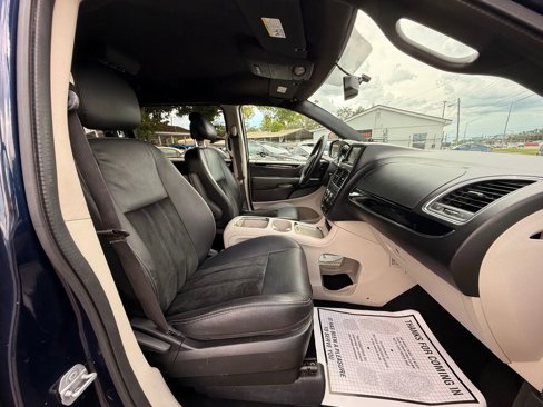 Used 2017 Dodge Grand Caravan SXT image 9