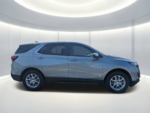 Used 2024 Chevrolet Equinox LT image 3