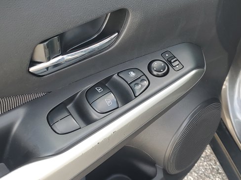Certified 2020 Nissan Kicks SV image 15