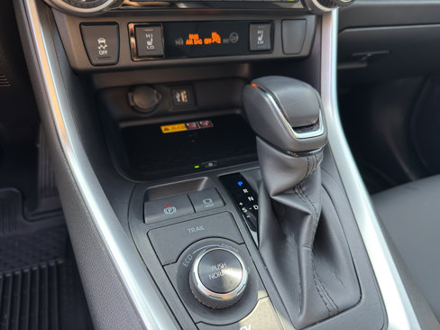 Used 2023 Toyota RAV4 XLE Premium image 20