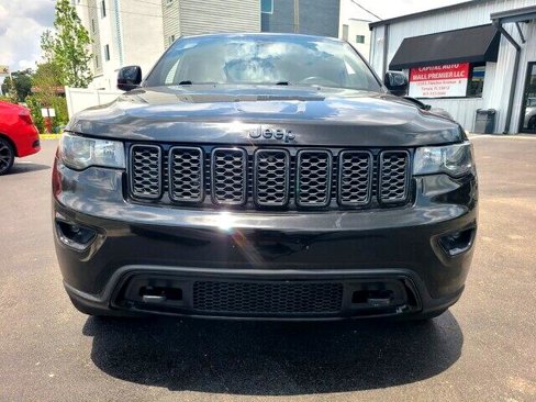 Used 2019 Jeep Grand Cherokee Laredo image 13