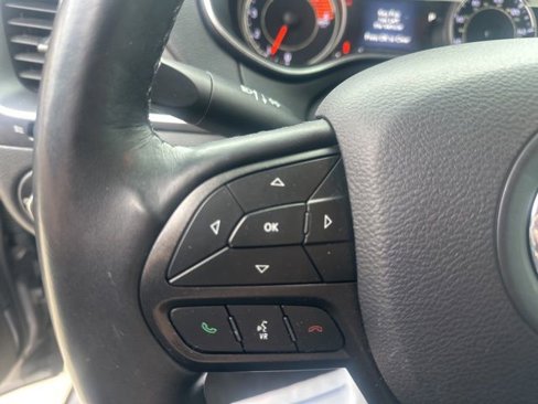 Used 2019 Jeep Cherokee Trailhawk w/ Cold Weather Group image 19