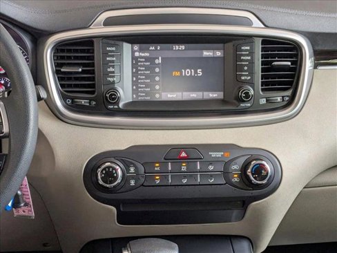 Used 2019 Kia Sorento LX image 13