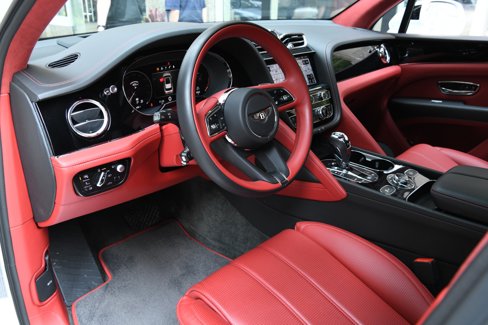 Used 2023 Bentley Bentayga image 13