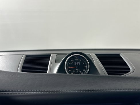 Certified 2018 Porsche Macan Turbo image 25