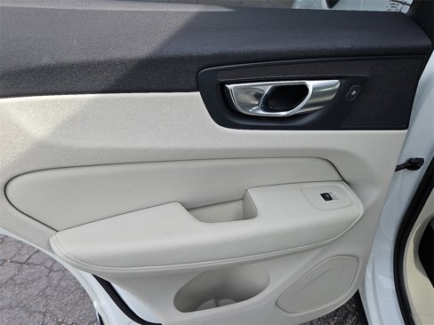 Used 2023 Volvo XC60 B5 Plus w/ Climate Package image 16