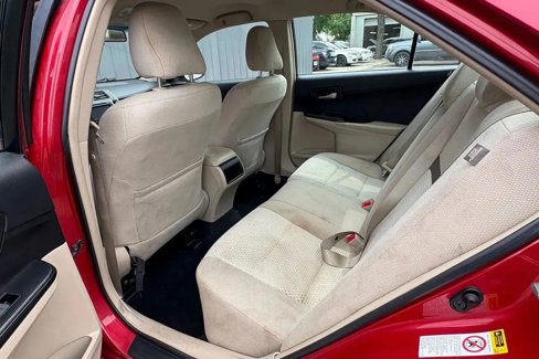 Used 2014 Toyota Camry LE image 12
