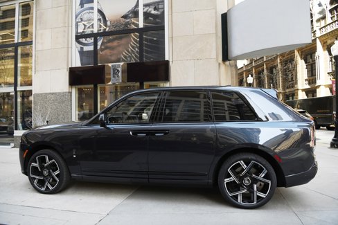 New 2025 Rolls-Royce Cullinan Black Badge image 7