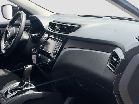 Used 2021 Nissan Rogue Sport S image 26